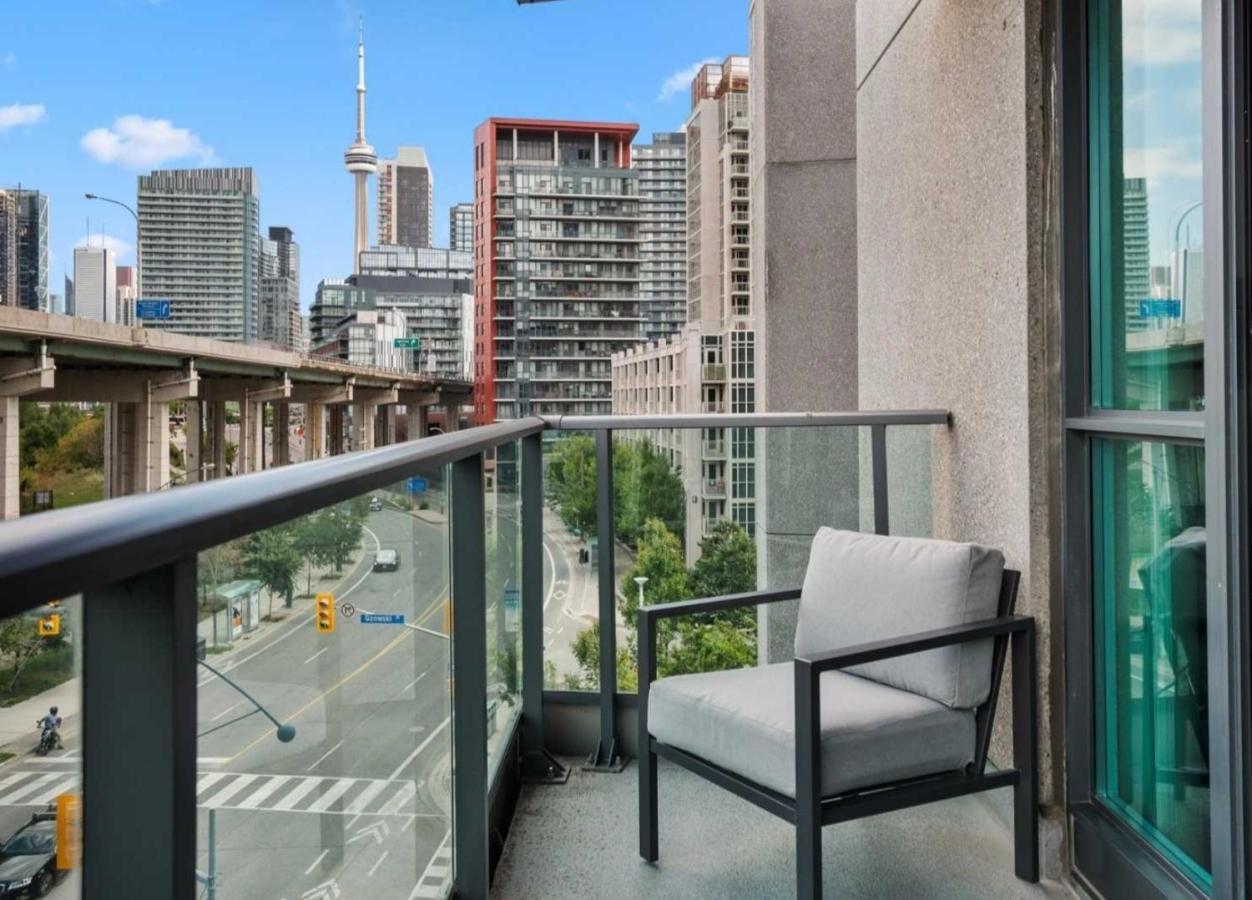 Cn Tower View With Free Parking, Pool, & More Amenities Toronto Dış mekan fotoğraf