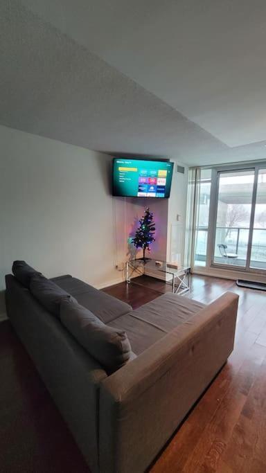 Cn Tower View With Free Parking, Pool, & More Amenities Toronto Dış mekan fotoğraf