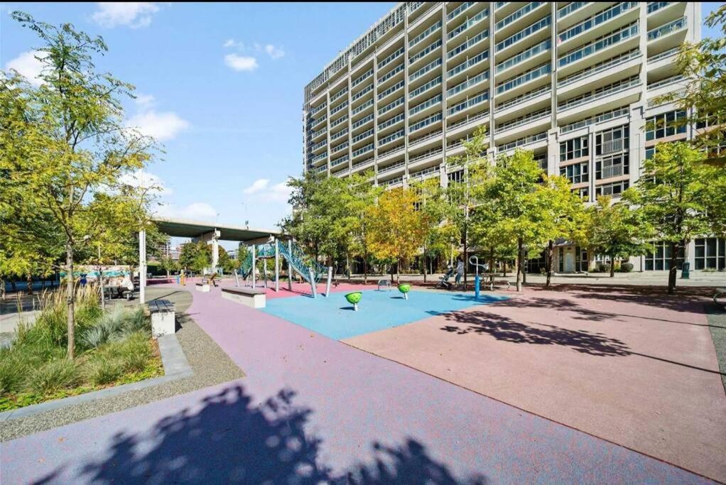 Cn Tower View With Free Parking, Pool, & More Amenities Toronto Dış mekan fotoğraf