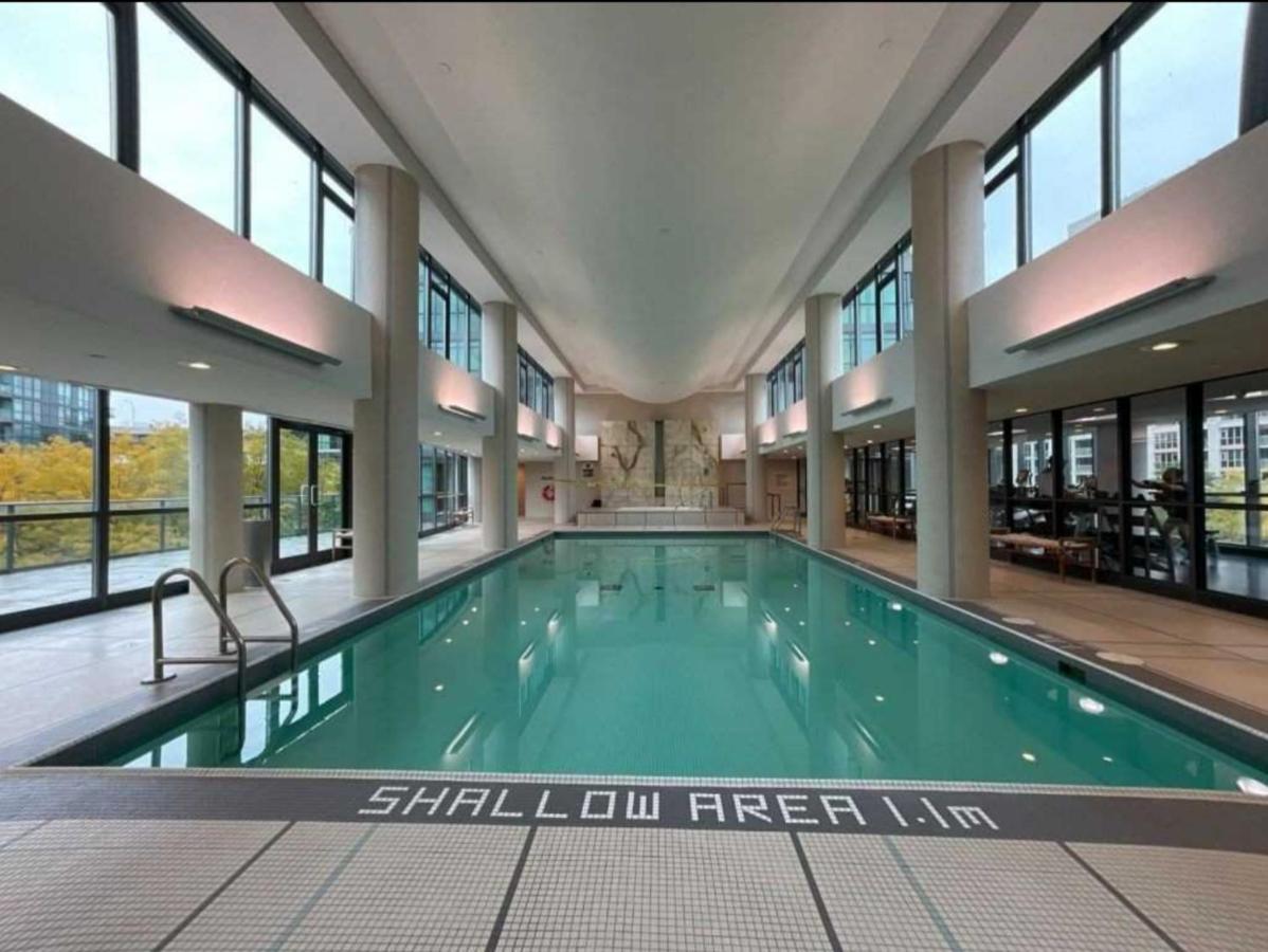 Cn Tower View With Free Parking, Pool, & More Amenities Toronto Dış mekan fotoğraf