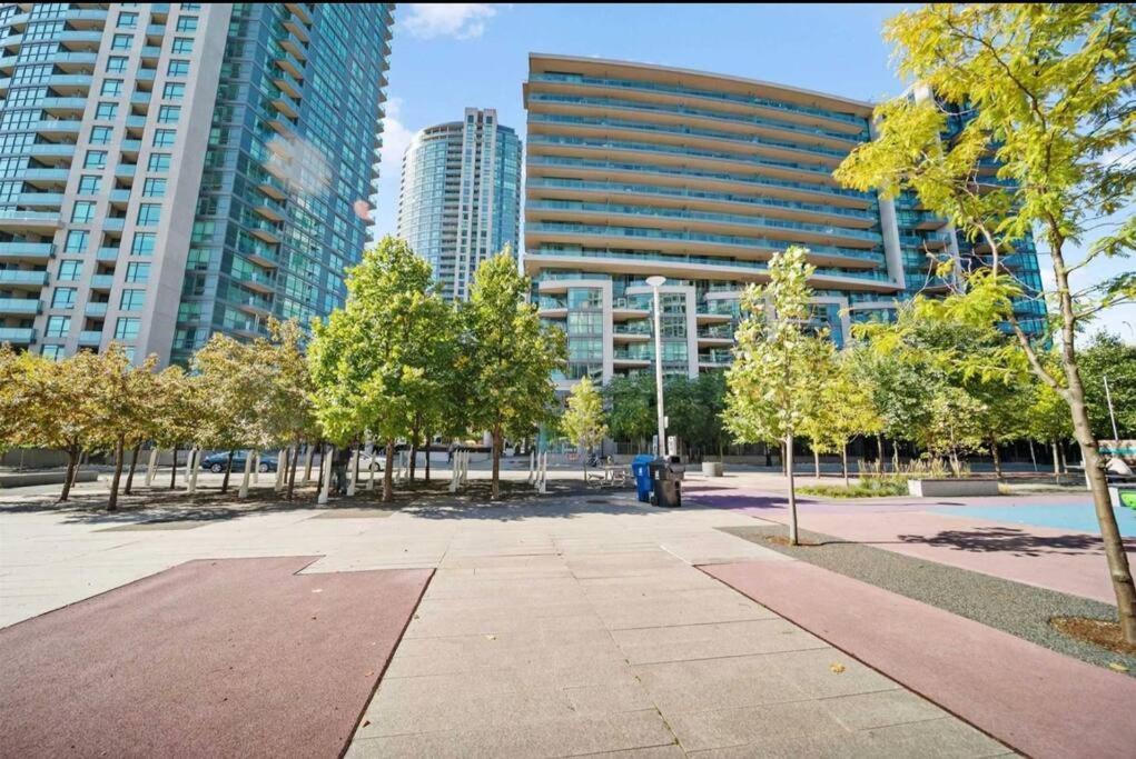 Cn Tower View With Free Parking, Pool, & More Amenities Toronto Dış mekan fotoğraf