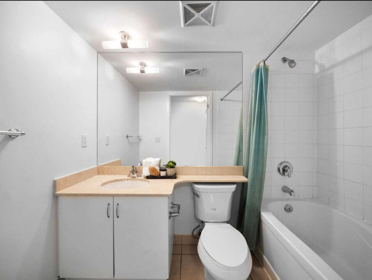 Cn Tower View With Free Parking, Pool, & More Amenities Toronto Dış mekan fotoğraf