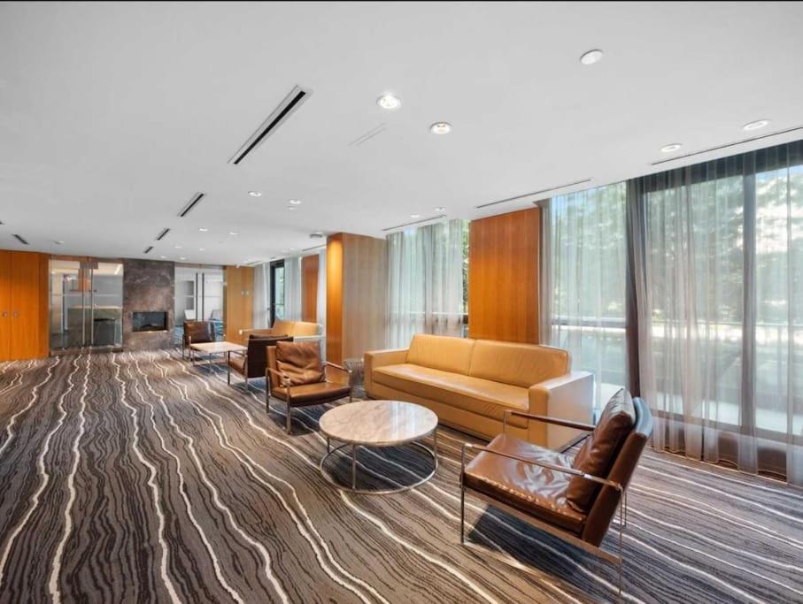 Cn Tower View With Free Parking, Pool, & More Amenities Toronto Dış mekan fotoğraf